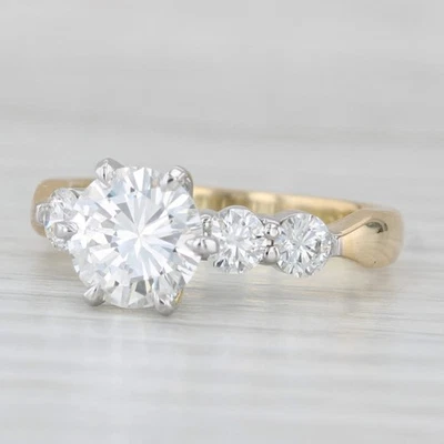 Anillo de compromiso redondo de diamantes de 2,15 quilates de oro de 18 quilates tamaño 6,5 corazones en llamas GIA Foto 1 de 4