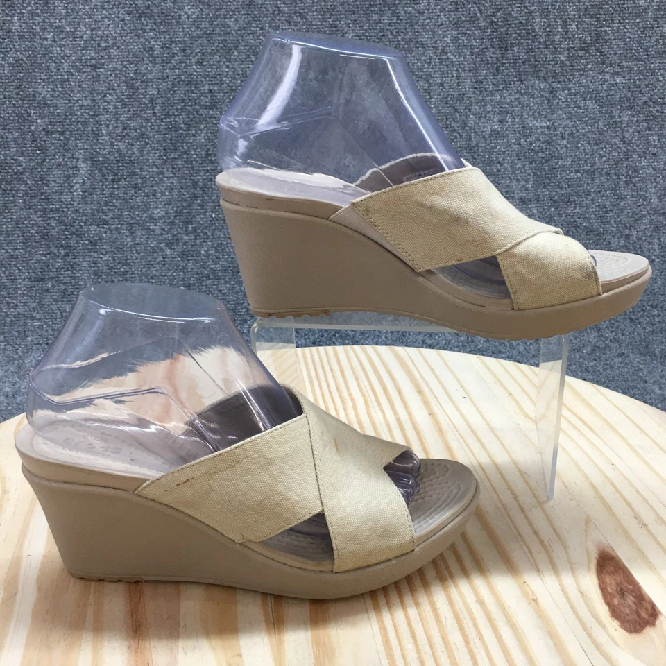 Sandalias Crocs para mujer 8 Leigh II correa cruzada beige sin cordones cuña 204949 Foto 1 de 4