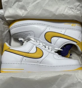 Size 10.5 - Nike Kobe Bryant x Air Force 1 Retro Low Lakers Home - Picture 1 of 5