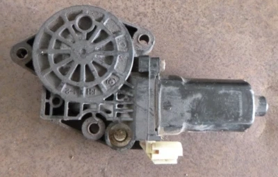 Мотор регулятора правого окна Hyundai Elantra XD 00-8/06 - Изображение 1 из 3