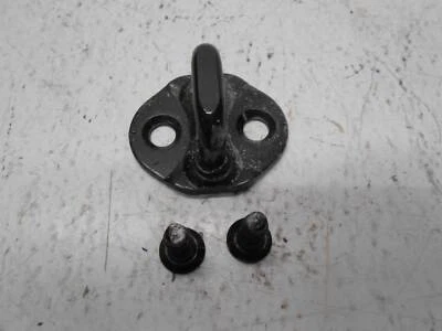 Golpeador de puerta KIA 2005 2006 2007 2008 2009 2010 Sportage con pernos Foto 1 de 4