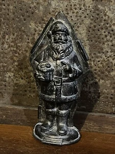 Estatuilla primitiva antigua estilo metal lata rústica de Navidad de Santa chocolate con molde de chocolate - Imagen 1 de 2