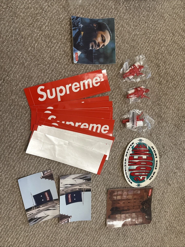 3x Supreme Parachute Juguete FW19 Paracaidista Ejército Hombre Rojo Con 13 Pegatinas Supreme Foto 1 de 1