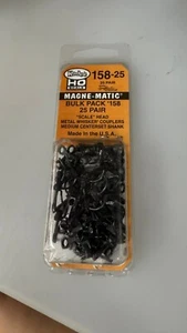 Kadee #158-25 BULK Pck 25 Paar #158 Scale Whisker Metallkupplungen Medium 9/32" HO - Bild 1 von 2
