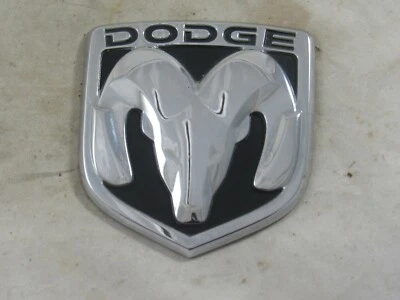 Emblema de tampa de porta-malas Dodge Avenger 2007-2010 fabricante de equipamento original - Imagem 1 de 4
