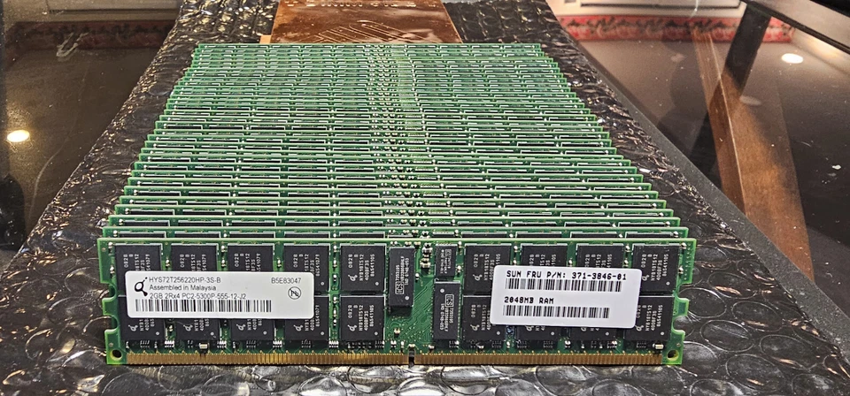 HYS72T256220HP-3S-B (Sun 370-7944-01) Memory 2GB (64 GB Total) - Image 1 of 1