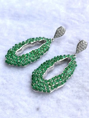 Pendientes de diseño esmeralda con diamante natural engarzados en oro blanco de 14k. Exclusivo Foto 1 de 4