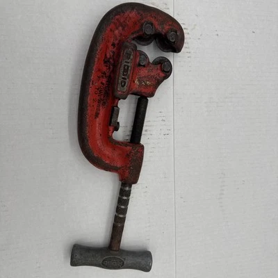 RIDGID 42A Heavy Duty Four Wheel Pipe Cutter - 1/2" to 2" Made in USA - Image 1 of 4