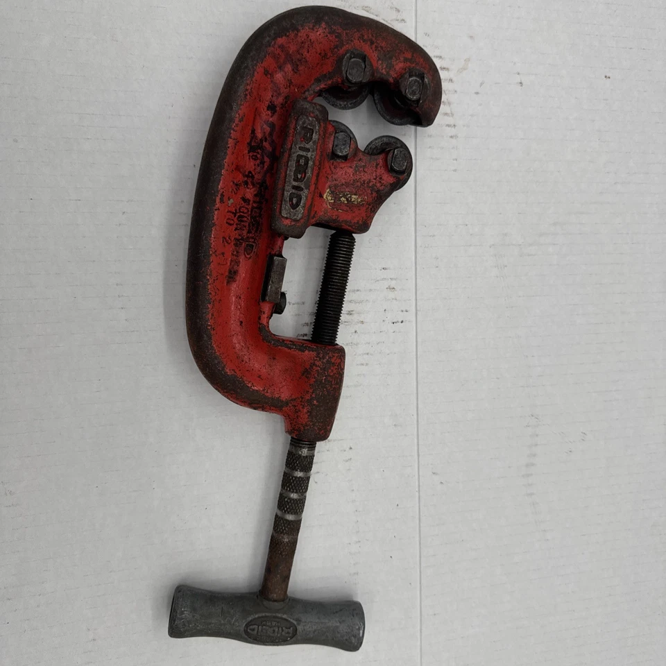 RIDGID 42A Heavy Duty Four Wheel Pipe Cutter - 1/2" to 2" Made in USA - Image 1 of 4