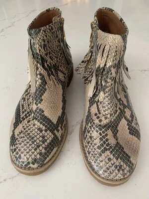 Botas al tobillo Kate Spade New York Betsie Too con flecos de cuero en relieve de serpiente 6,5 Foto 1 de 4