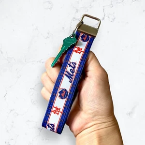 New York Mets Wristlet Key Chains/MBL Key Strap Holder /Mets Fans Gift Key Fob - Picture 1 of 1