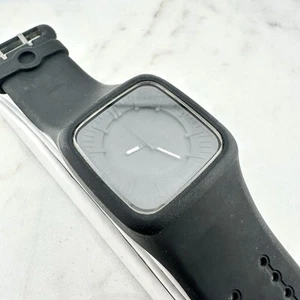 Converse VR004 Sports Watch Black 44mm Wide Silicone Strap Analog - New Battery - Picture 1 of 13
