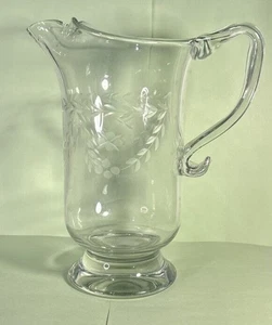 Großer schwerer Glaskrug mit geätztem Lorbeer-Design - Eistee, Wasser 10,5 Zoll - Bild 1 von 9