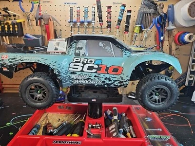 RTR Team Associated Sc10 Pro2 70020 RC Brushless 1/10 DVC - Image 1 of 4