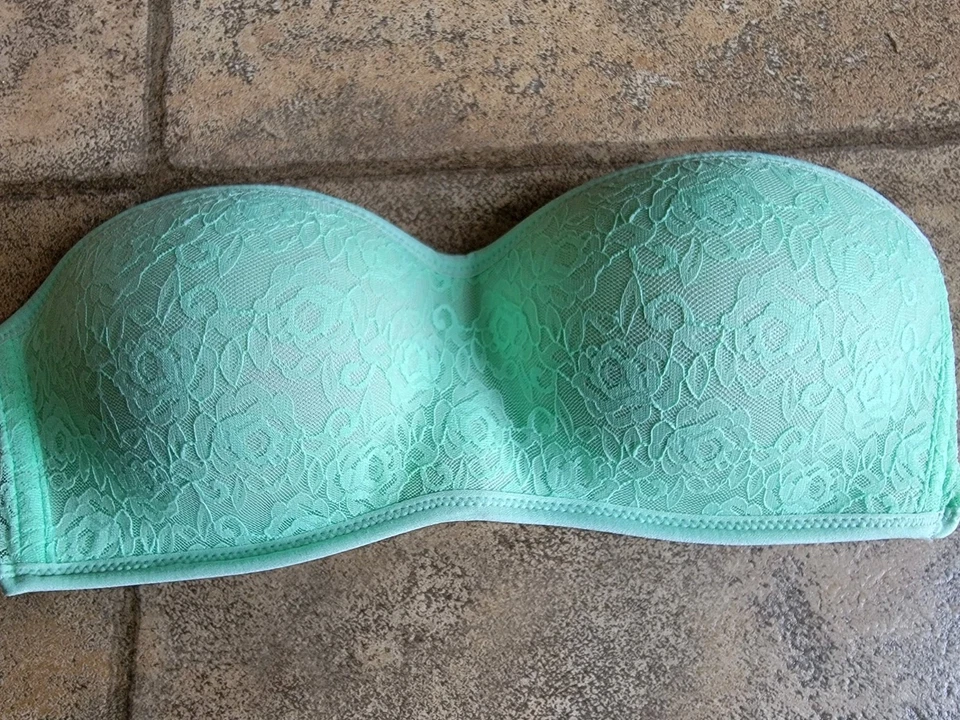 Sujetador Bandeau Victoria's Secret ROSA Encaje Acolchado Sin Tirantes MEDIANO  Foto 1 de 4