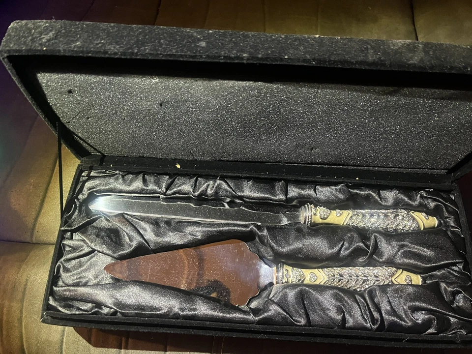 Juego de servidor de pasteles de boda con joyas catederal Things Remembered Foto 1 de 4