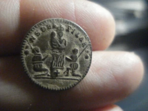 BOTÓN ANTIGUO - VIRGEN DEL PILAR ESPAÑA - -SIGLO XVIII - MUY RARO - METAL - Imagen 1 de 2