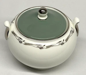 Zuccheriera Wedgwood Halford Bone China con coperchio, rara, ottime condizioni - Foto 1 di 4