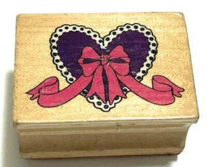 WOOD MOUNTED RUBBER STAMP ~ UNBRANDED ~ LACE HEART VALENTINE WITH BOW  - Picture 1 of 3
