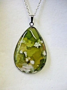 COLLAR VINTAGE CON UN GRAN COLGANTE VERDE JASPEADO GOTA - Imagen 1 de 4