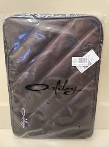 Oakley Silvia MacBook 15” laptop sleeve. Purple night - Picture 1 of 3