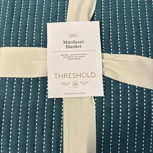 Threshold Matelasse Blanket Blue King Size Brand New - Picture 1 of 3