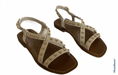 Sandalias Marc Fisher Fianna Marfil Cuero Dorado Tachuelas Mujer Talla US 6.5 M Nuevas  Foto 1 de 4
