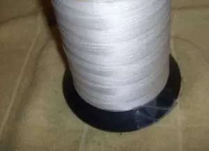 CREME ? KEGEL gebunden Nylon Nähfaden Polster Leder Leinwand # 69-T - Bild 1 von 1
