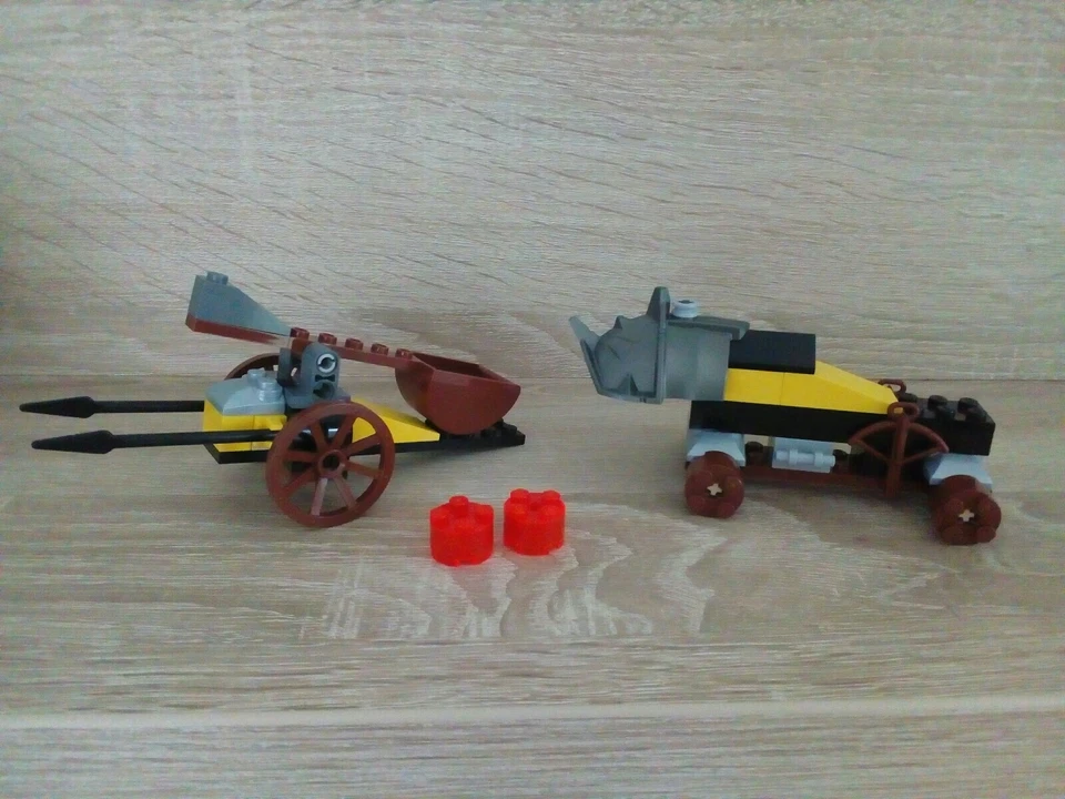Lego® Knights Kingdom nur 2 Belagerungs Geschütze aus 8813 - Bild 1 von 1