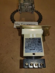 OMRON E5C3-WR20P Temperature Controller E5C3WR20P =USED With Socket= - Picture 1 of 6