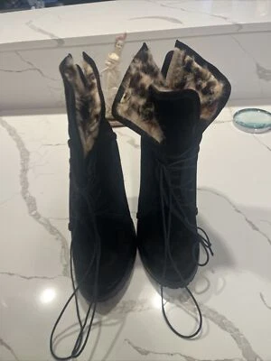 Botines Elizabeth & James negros de gamuza nobuck forro de piel de aguja 9 1/2 Foto 1 de 4