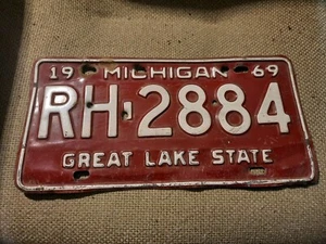 Rustic Michigan 1969 Old License Plate Car Tag Vintage Garage Man Cave - Picture 1 of 2