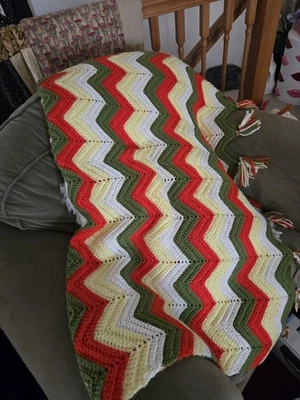 Manta de regazo afgana de ganchillo hecha a mano flecos naranja verde Chevron años 70 retro Foto 1 de 3