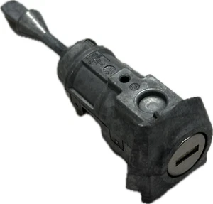 GENUINE OEM VOLKSWAGEN VW 107-837-167-AT LOCK CYLINDER 107 837 167 AT NEW - Picture 1 of 6