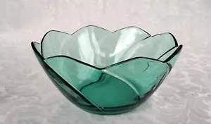 LOVELY GREEN GLASS ITALIAN WAVE CREST PATTERN SERVING BOWL 22.5CM DIAMETER - Picture 1 of 7