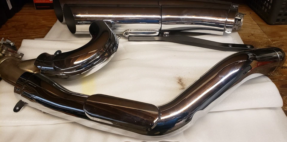 ESCAPE YAMAHA RAIDER 1900 STOCK - NUEVO DESPEGUE Foto 1 de 1