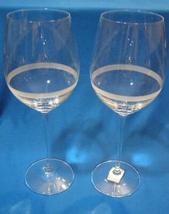 2 Wedgwood Crystal Vera Wang Pouring Point Pattern White Wine Glasses 11 1/2" - Picture 1 of 5