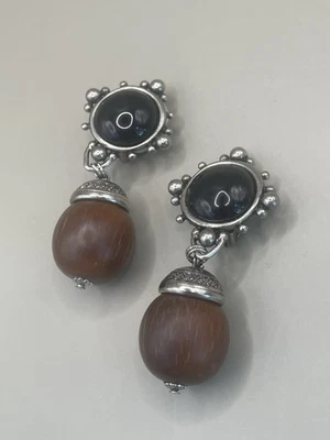 VINTAGE HEIDI DAUS FOR JIM WALTERS SILVERTONE GLASS WOOD DANGLE CLIP ON EARRINGS - Image 1 of 4