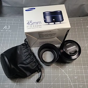 Samsung NX 45mm f/1.8 iFunction Lens With Hood Pouch And Box F 1.8 - Picture 1 of 17