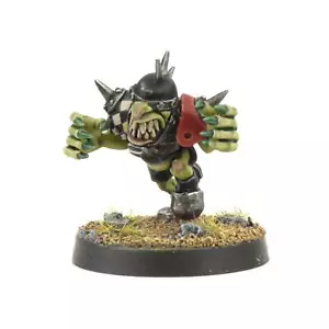 WWG Gutrot Greenskins - Basher the Blitzer - 28mm Miniaturas, Futbol, Blood Bowl - Imagen 1 de 8
