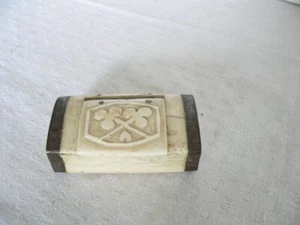 ancienne tabatière en os de bovin , décor de trèfle XIX - Picture 1 of 6
