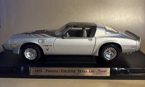 Road Signature 1/18 Scale 2625R - 1979 Pontiac Firebird Trans-Am - Silver - Picture 1 of 16