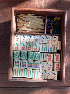 Vintage Hand-Carved Bovine Bone & Bamboo Mahjong Tiles — 144 pcs, Dovetail Joint - Image 1 of 4