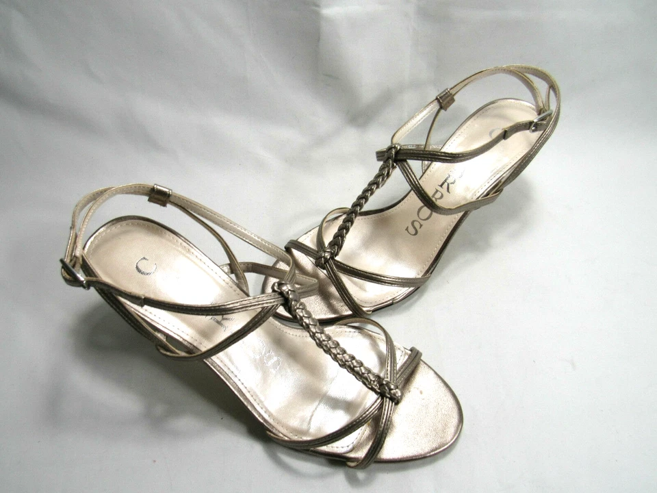 Sandalia Caparros Avalon Mushroom Metalic T-Strap Talla 6.5 EE. UU. Foto 1 de 4