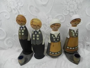 2 muñecas suecas de madera y 2 candelabros Aja Tra Uppsala Suecia sueca - Imagen 1 de 1