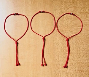 Tres Pulseras Roja y bolas de oro laminado14k para las enviadas hecha a mano - Imagen 1 de 5