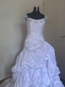 Maggie Sottero Wedding Dress and Veil - Bild 1 von 14