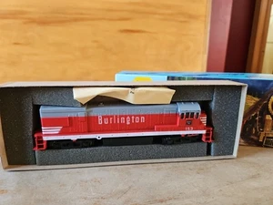 Burlington CB&Q #153 U30B locomotiva diesel Athearn HO BELLA - Foto 1 di 8