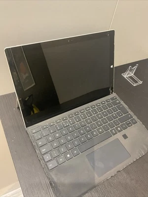 Microsoft Surface Pro 3 1631 12" i5-4300U 2.9GHz 4GB RAM 512GB  Cracked Screen - Image 1 of 4