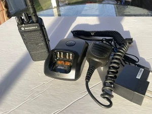 Motorola XPR3300e VHF 136-174mhz MotoTRBO digital radio AAH02JDC9VA1AN - Picture 1 of 13